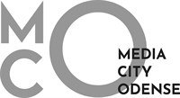 MCO_Logo _outline _Graa _sort _RGB